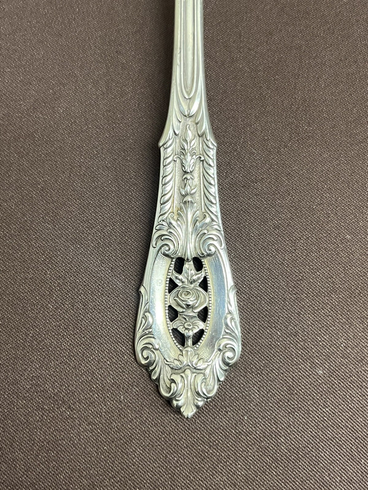 Rose Point by Wallace 46.7g Sterling Silver 7" Dinner Fork  Flatware