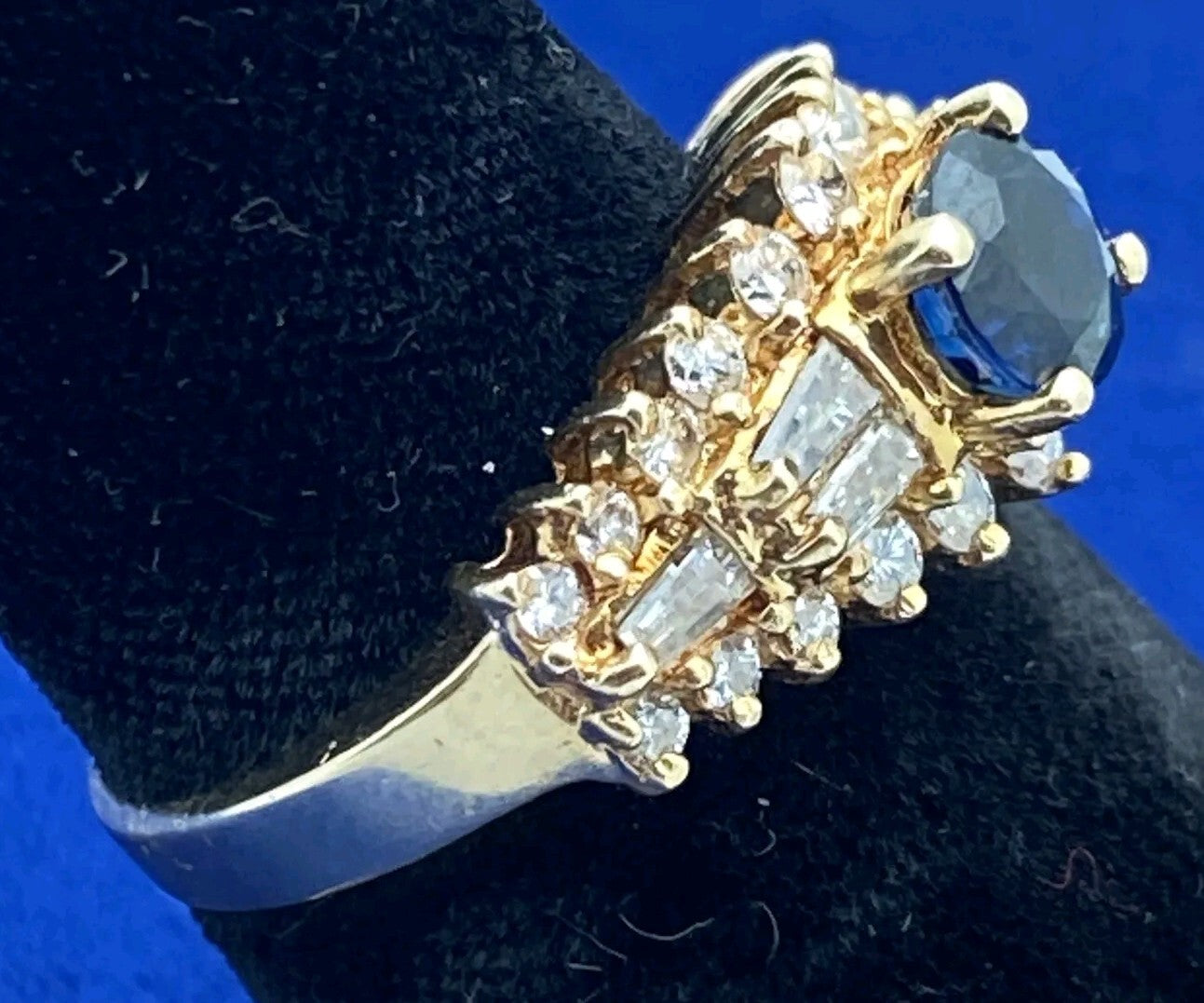 Vintage 14k gold Sapphire and Diamond  Ring Size 6.25 5g total 27 diamonds