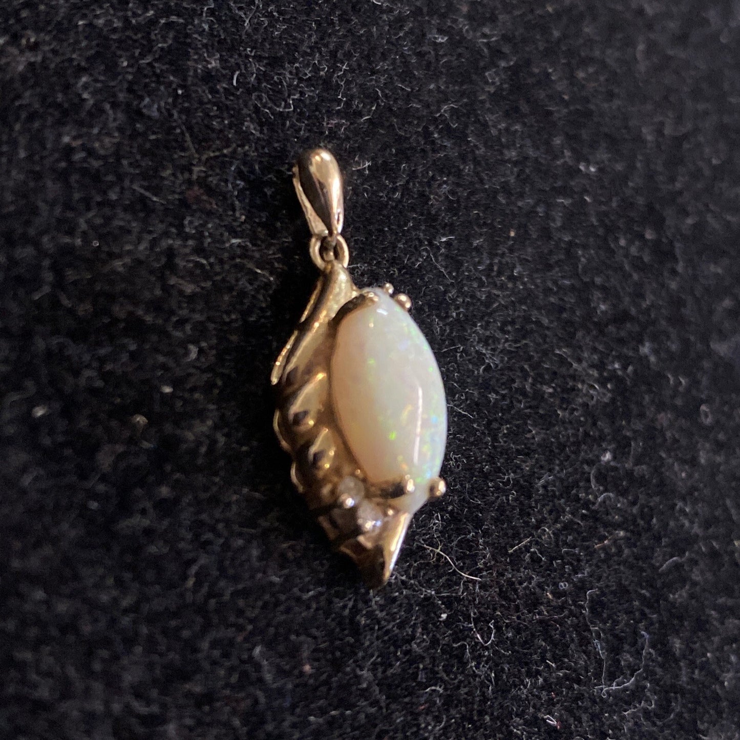 1.87g 14K Yellow Gold & Opal Pendant Necklace 18.25" 14k Yellow Gold Chain