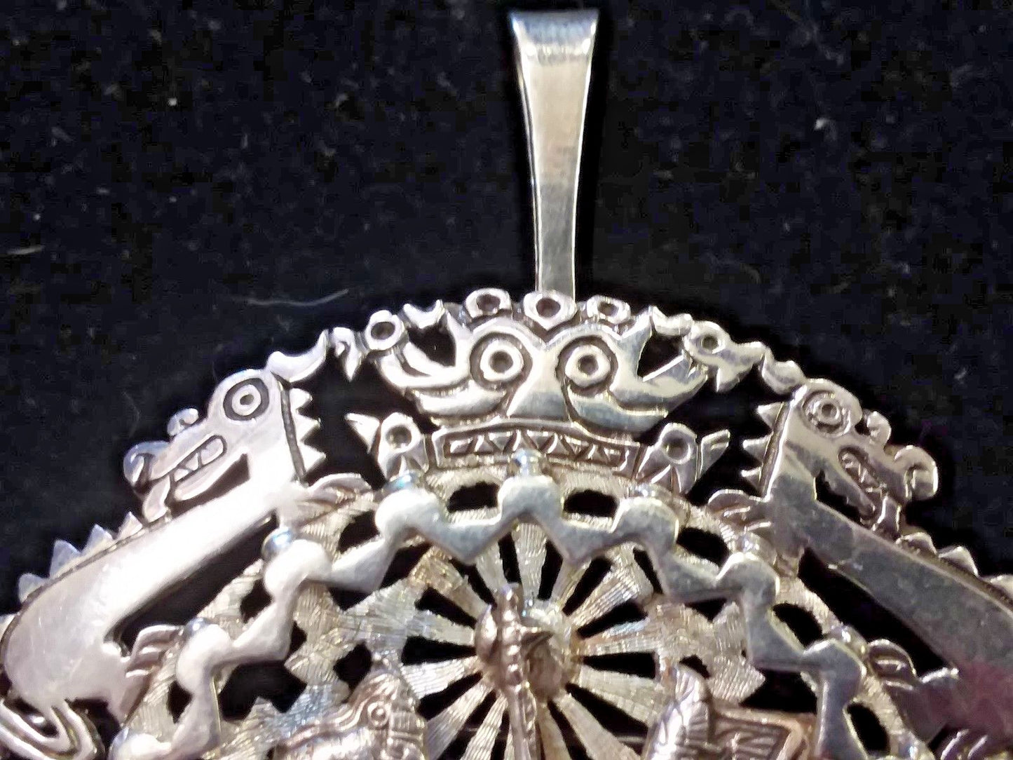 25g Vtg Arte Orfebre Peru Sterling Silver Round Carved Pin Pendant 3D Incan King