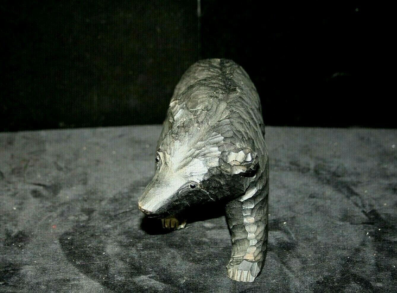 JAPAN: ANTIQUE KAMUY KUMA / BEAR / HOKKAIDO AINU WOODCARVING / GLASS EYES