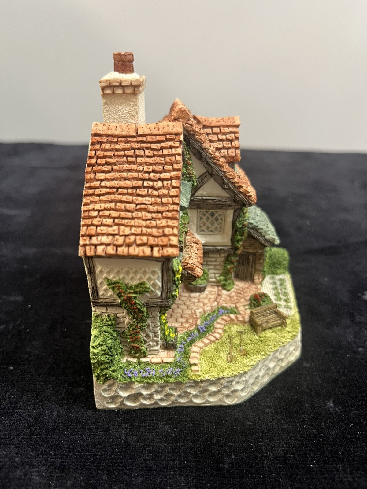 David Winter Gardener's Cottage mint condition w COA w/ original box 3x Seeds