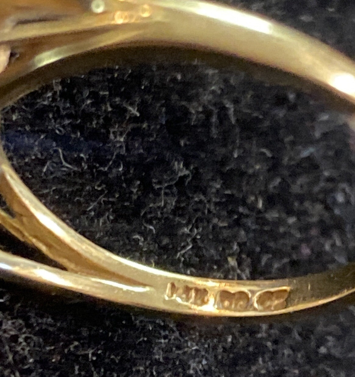 3.9g 14K Yellow Gold Pink Ice CZ Ring Size 5.75