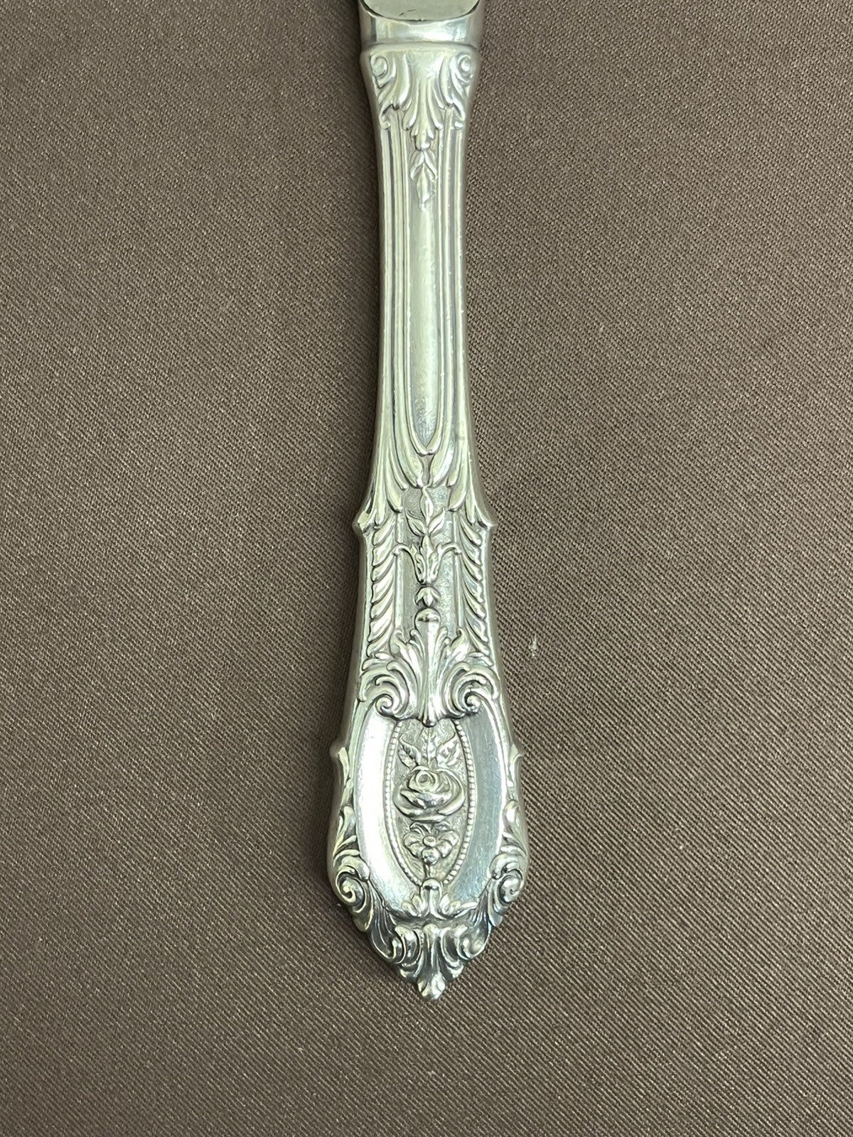 Rose Point by Wallace 60.5g Sterling Silver Dinner Knife 9”  NO MONO