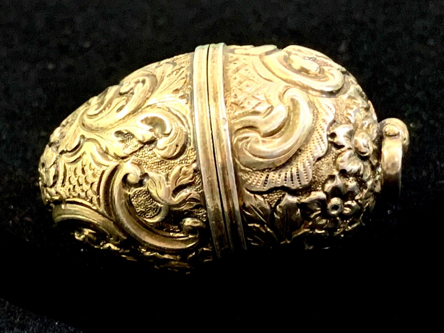 Ornate Silver Gilt Repousse Cachou Patch Snuff Box Georgian London 1760 Pendant