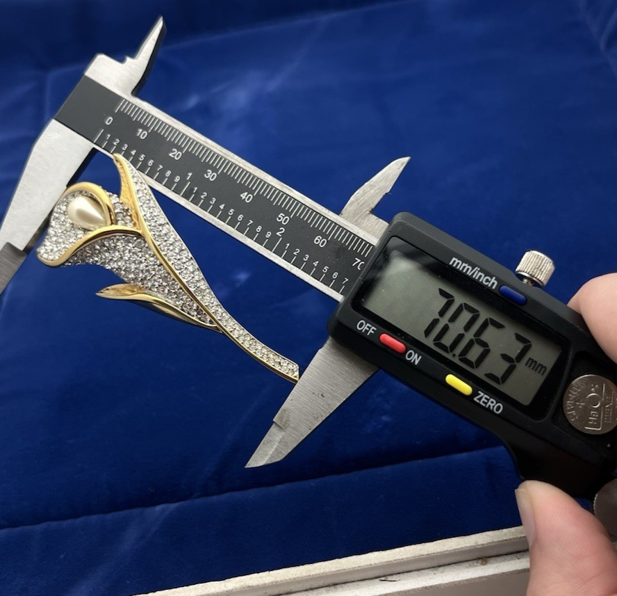 Signed SWAROVSKI Crystal Calla Lily Pin/Brooch 22kt Gold Plated Excellent Cond