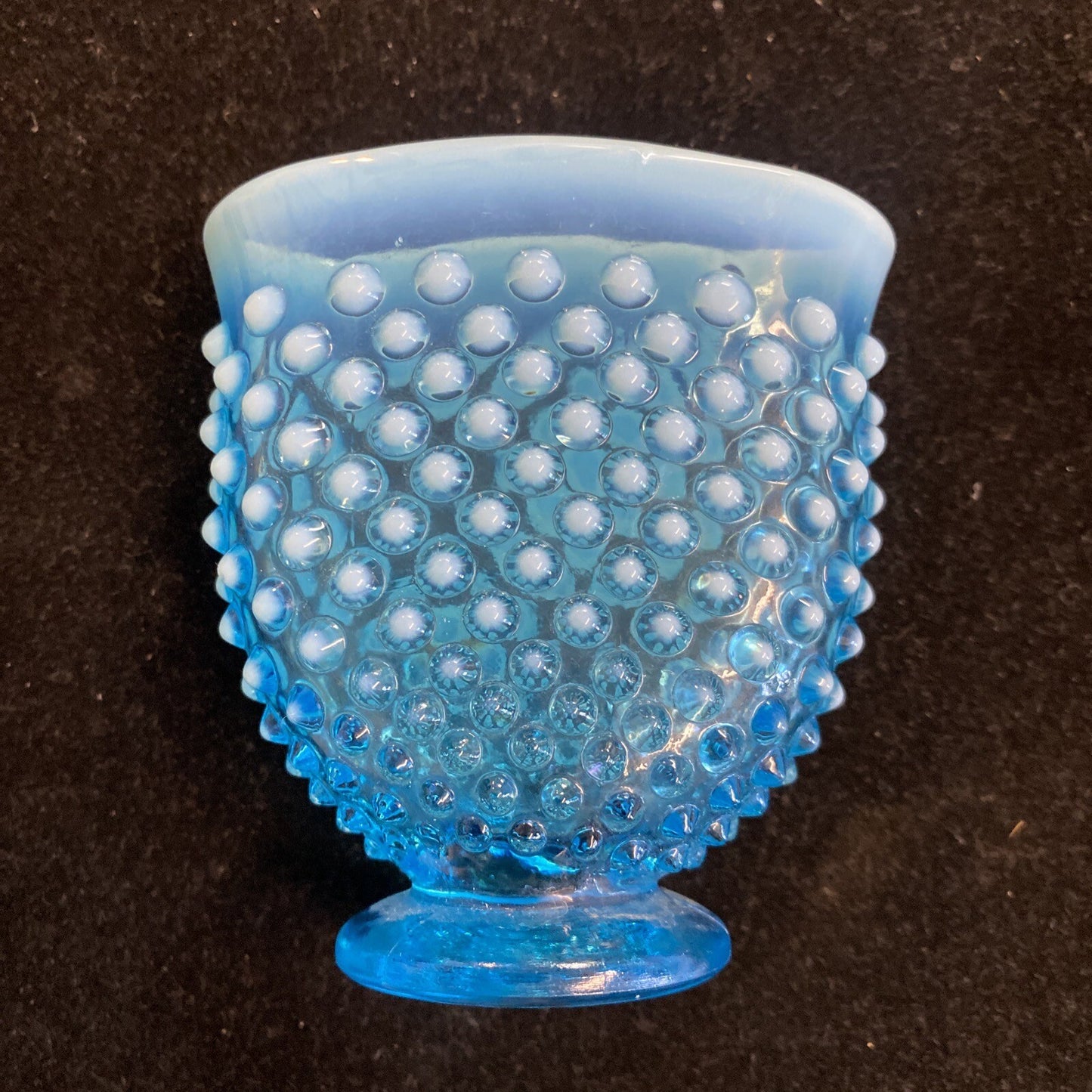 FENTON BLUE OPALESCENT HOBNAIL GLASS MINI FOOTED FAN VASE - CIRCA 1940 EXCELLENT