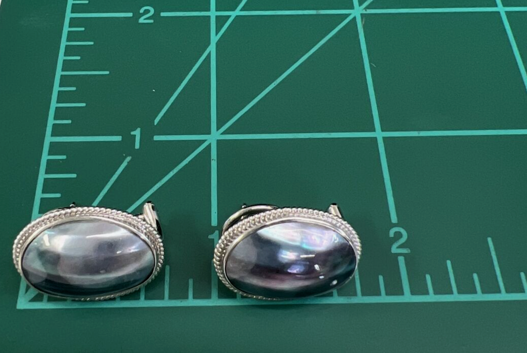 14k White Gold  Pierced  Gray Mobe  Pearl  Earrings 5.7 g  Omega back