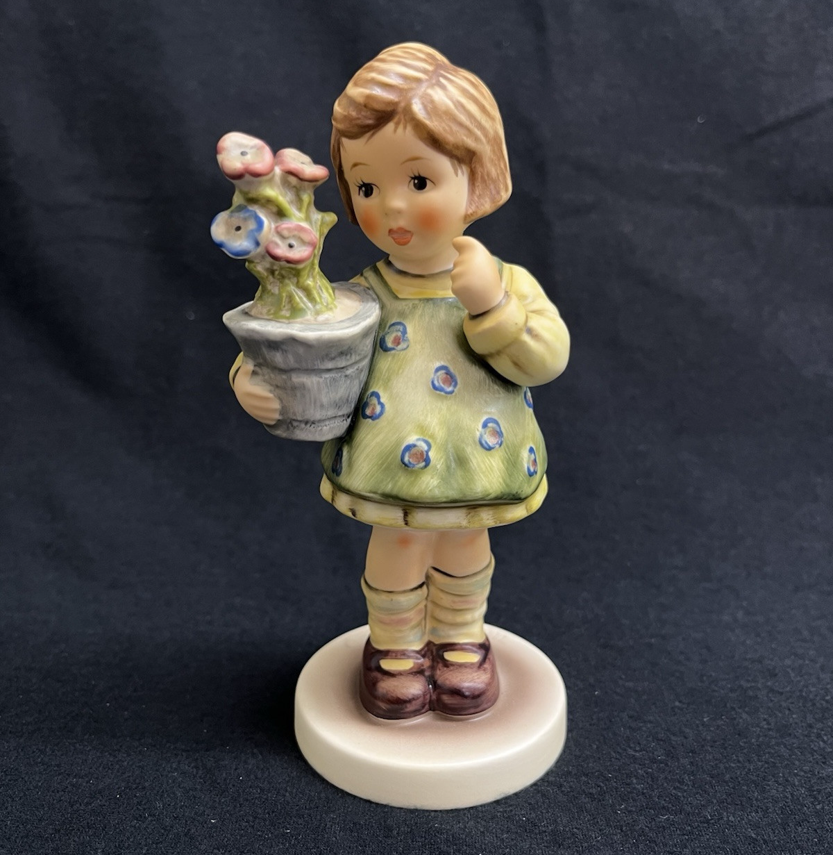 1985 M.I. Hummel Exclusive Goebel "My Wish is Small" Porcelain Figurine #463/0
