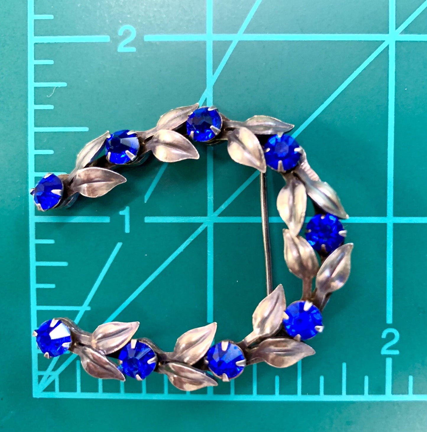 Vtg  Sterling Silver Horseshoe Faux Sappphire Stones Leaves Brooch Pin 7.8 gr