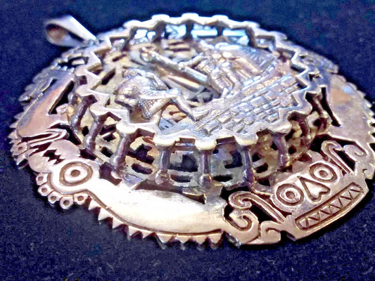 25g Vtg Arte Orfebre Peru Sterling Silver Round Carved Pin Pendant 3D Incan King