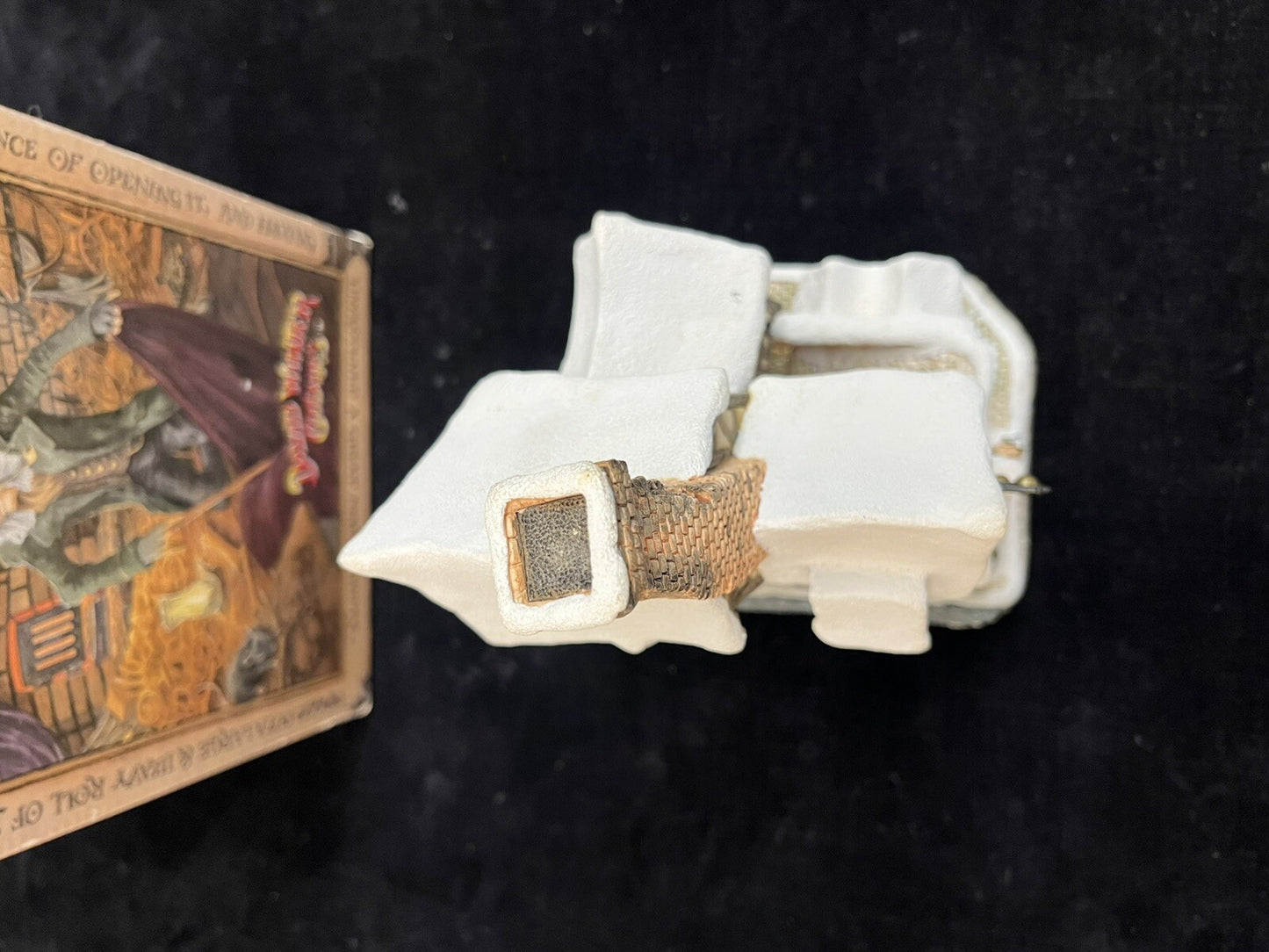 1993 CHRISTMAS SPECIAL DAVID WINTER COTTAGES "OLD JOE'S BEETLING SHOP" W/BOX