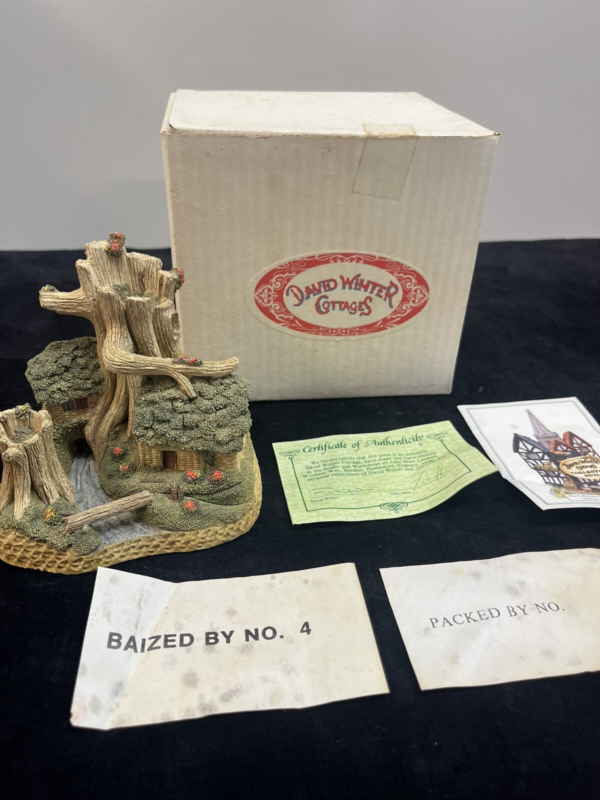 David Winter Cottages Robin Hood’s Hideaway Collectors No 1 Spring 1986 Vintage