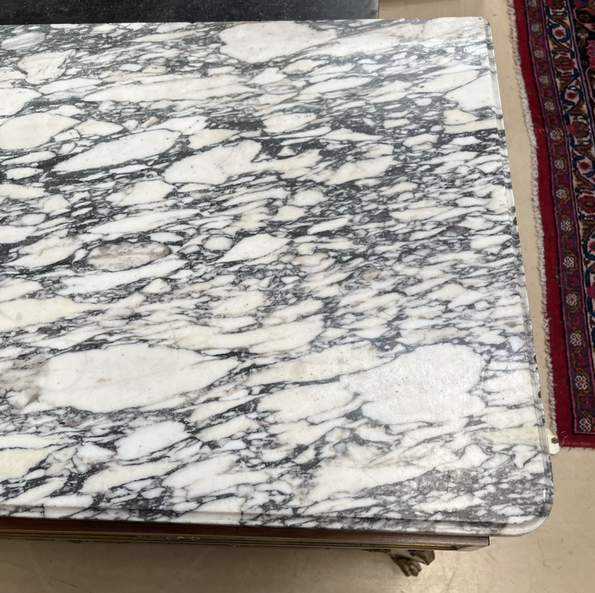 ANTIQUE FRENCH TRANSITIONAL BRONZE ORMOLU MOUNTED WHITE MARBLE-TOP COMMODE CHEST