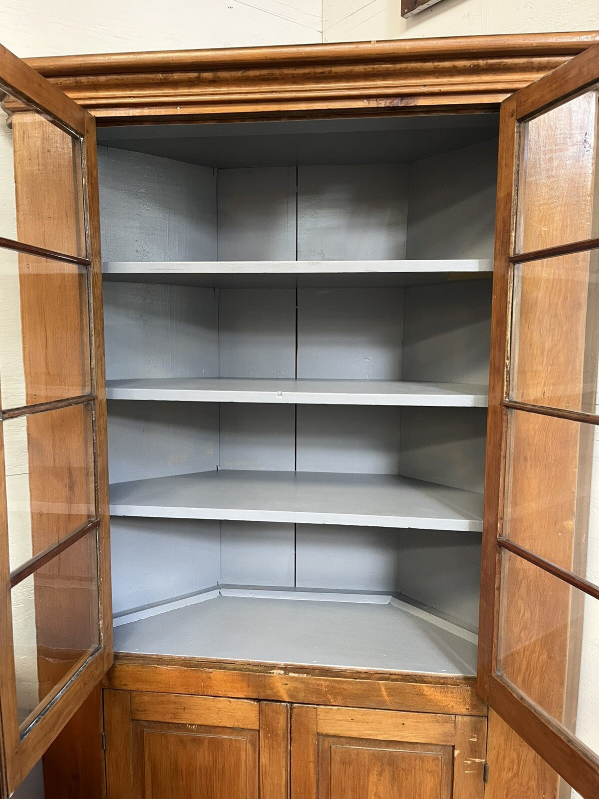 AMERICAN FEDERAL PINE & MAPLE CORNER CUPBOARD 81.5" High