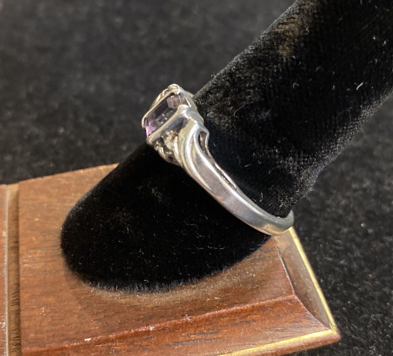 Avon Sterling Silver 925 Amethyst Stone Ring SZ 9.75 3.3g