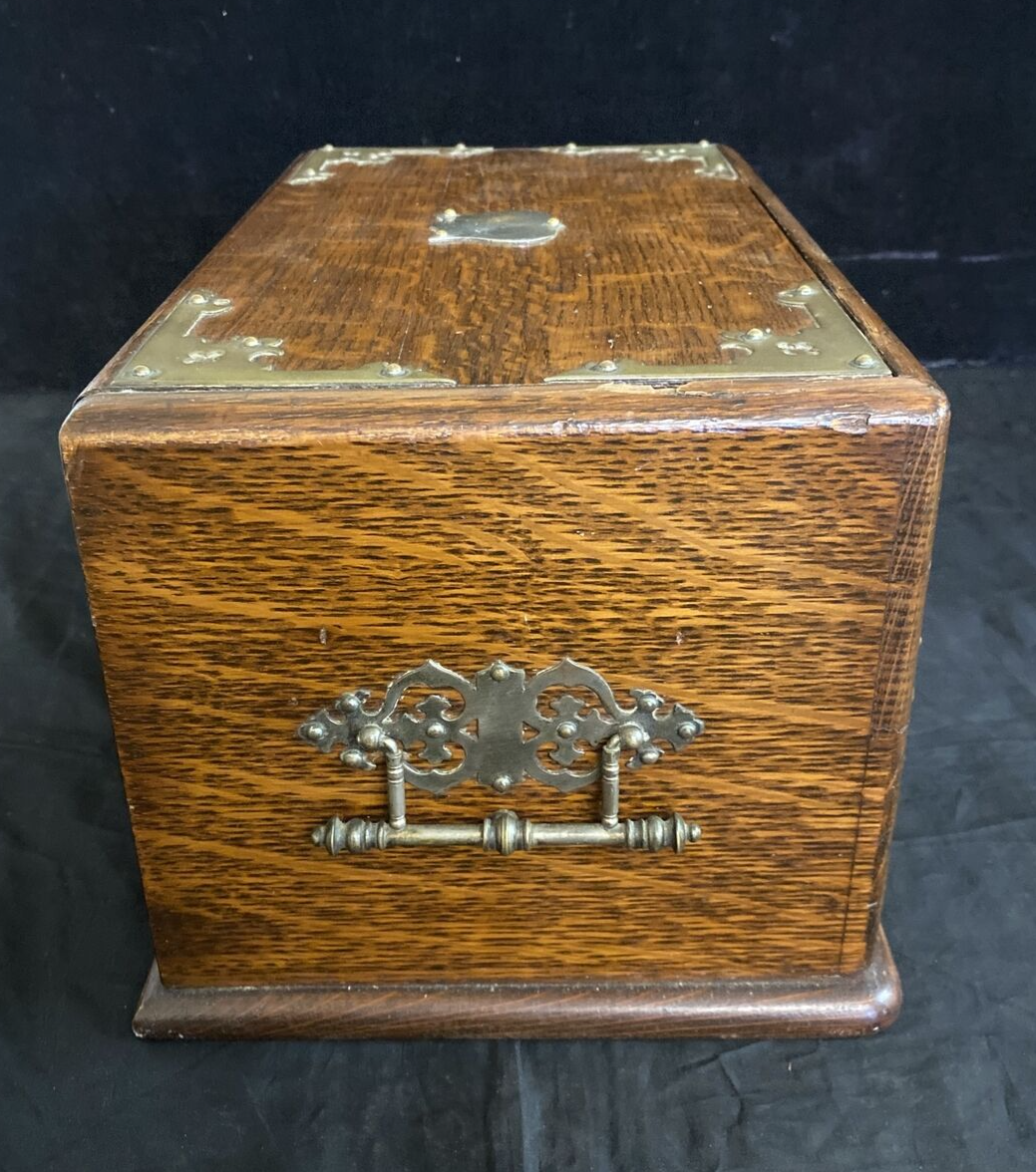ENGLISH EDWARDIAN GILT METAL-MOUNTED OAK SMOKERS BOX CADDIE CHEST