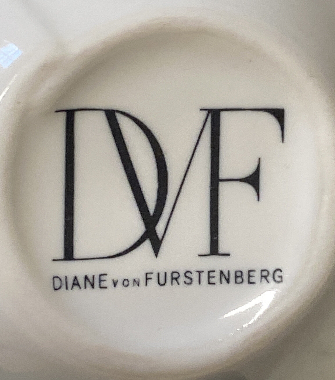 Diane Von Furstenberg Espresso Coffee Tea Cup & Saucer Set of 4 NIB BH83
