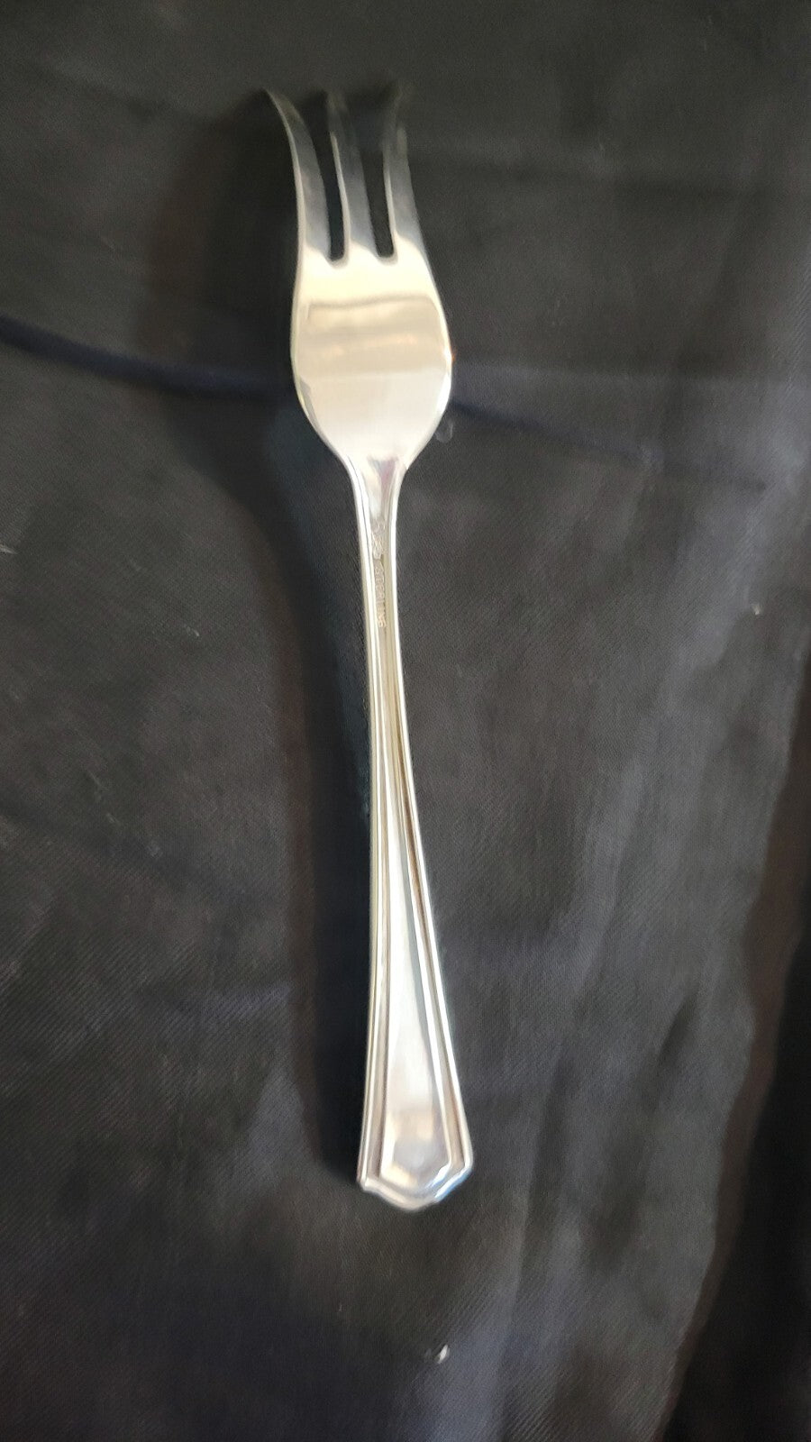 Sterling  Manchester MARY WARREN LEMON FORK  4 1/2" No Mono 1910-1932 10.3 grams