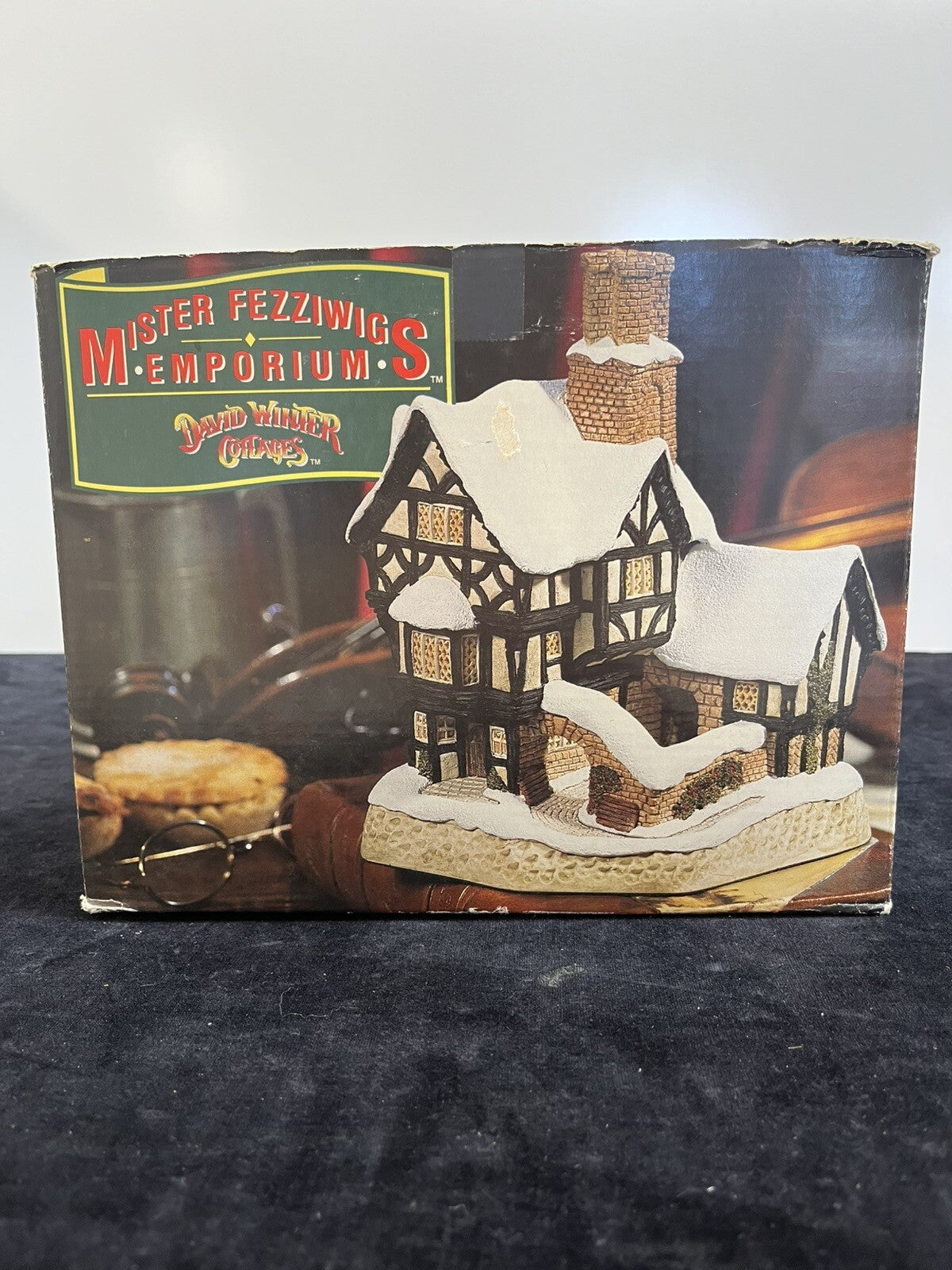 VINTAGE DAVID WINTER COTTAGES MISTER FEZZIWIGS EMPORIUM - ORIGINAL BOX  COA 1990