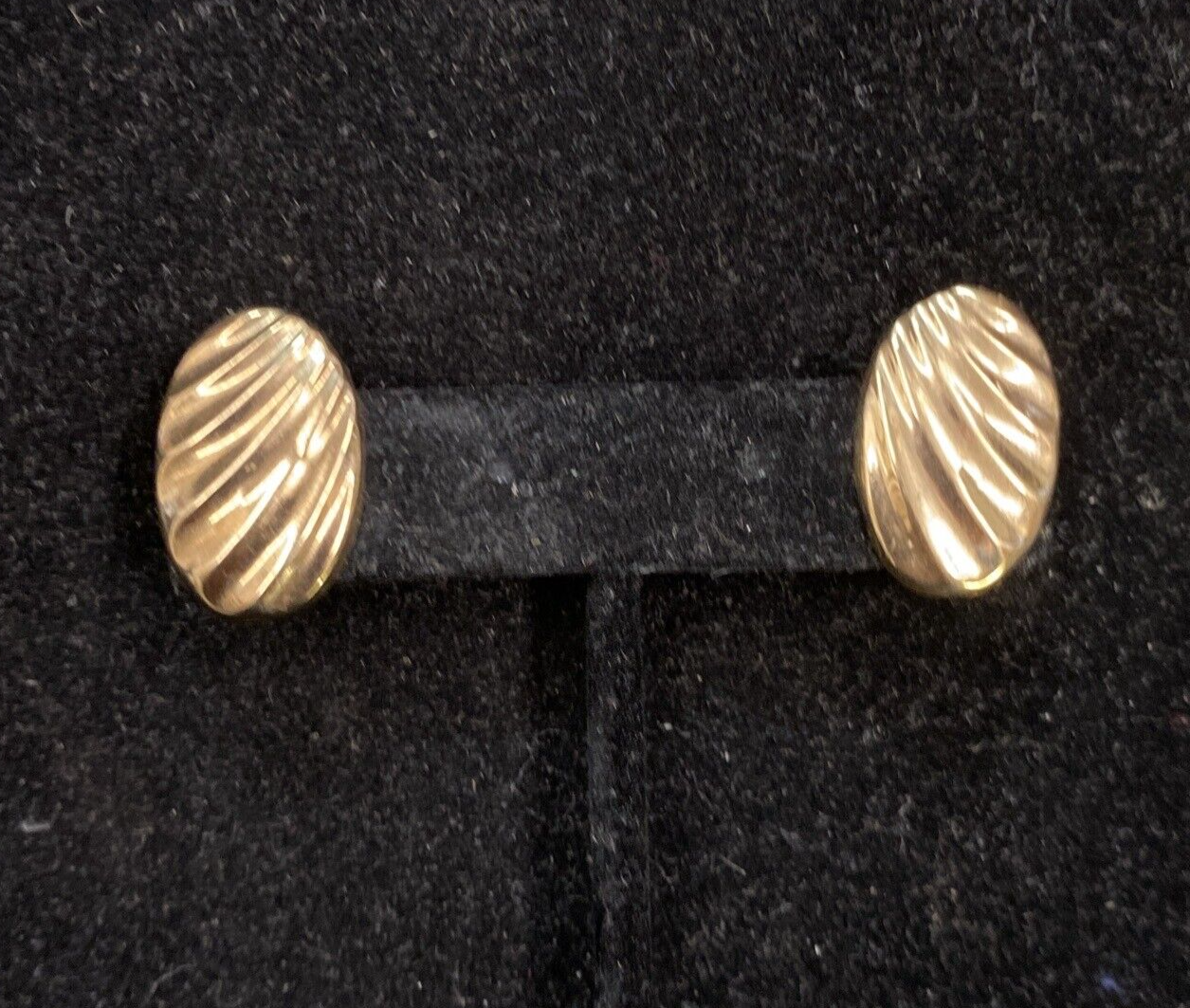 14K Yellow Gold Oval Shaped Pierced Earrings w/ Ridges 1.6g CB16