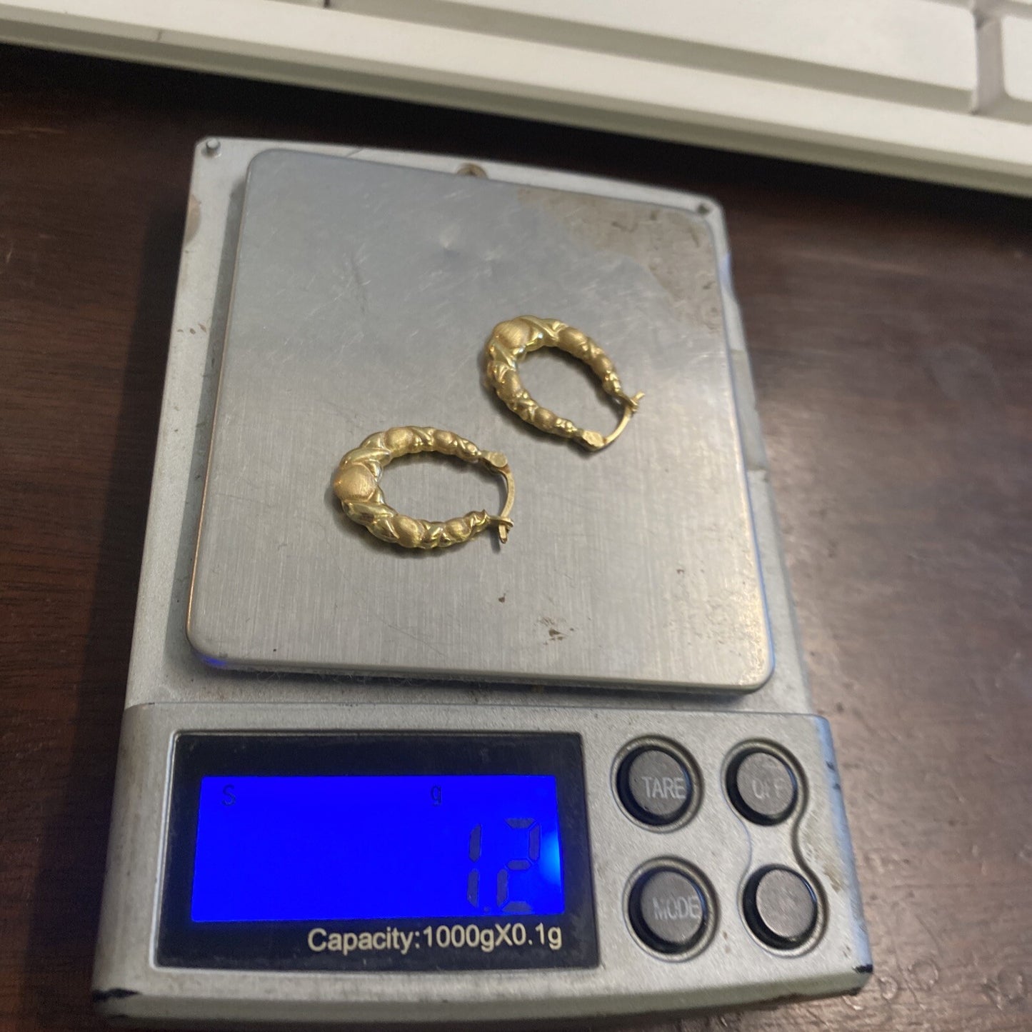 1.2g 14K Yellow Gold Oval Shaped Hoop Earrings