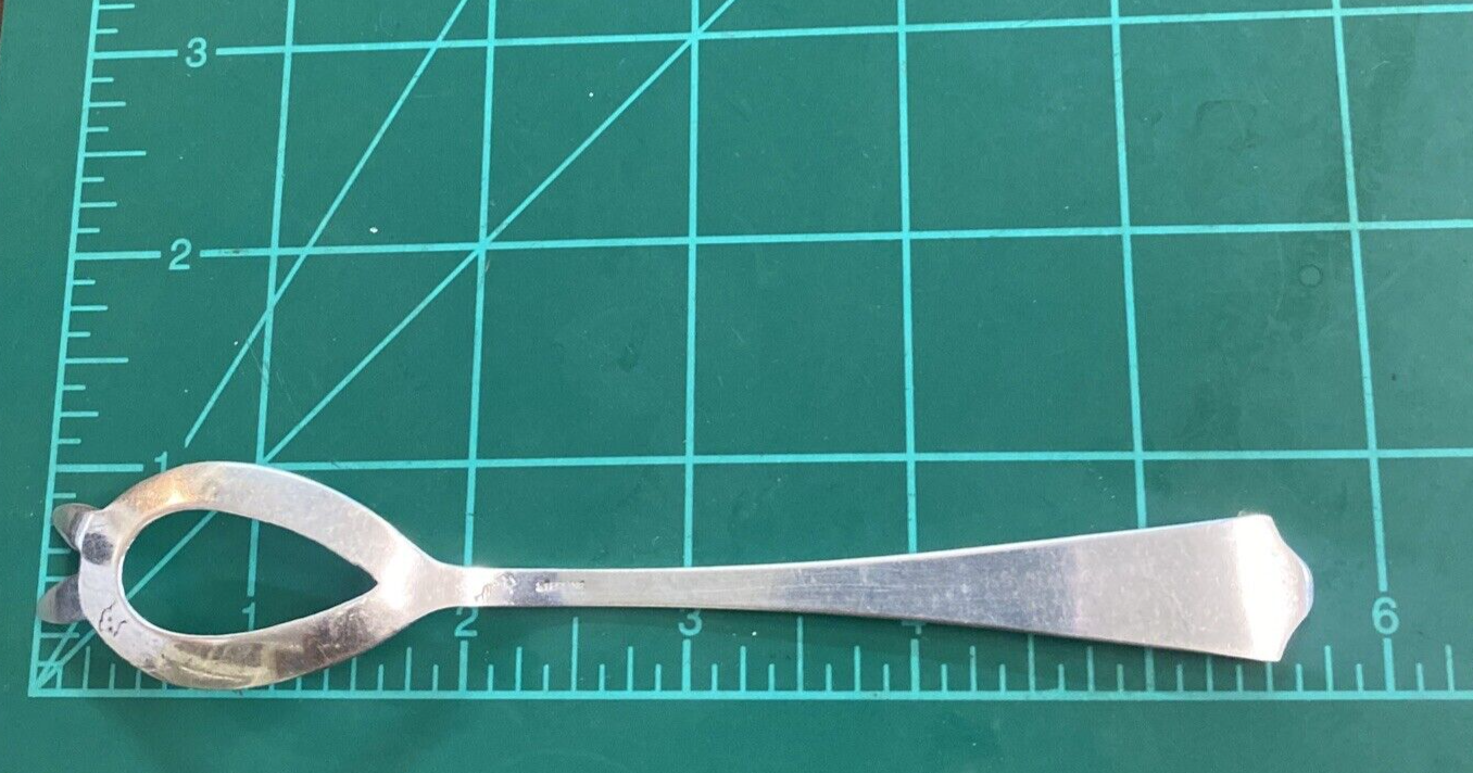 Baker Manchester Mary Warren Pattern 5 3/4" Olive Fork Spoon 11.5g