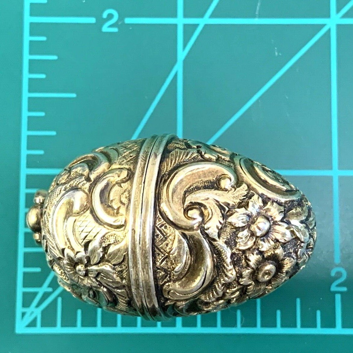 Ornate Silver Gilt Repousse Cachou Patch Snuff Box Georgian London 1760 Pendant