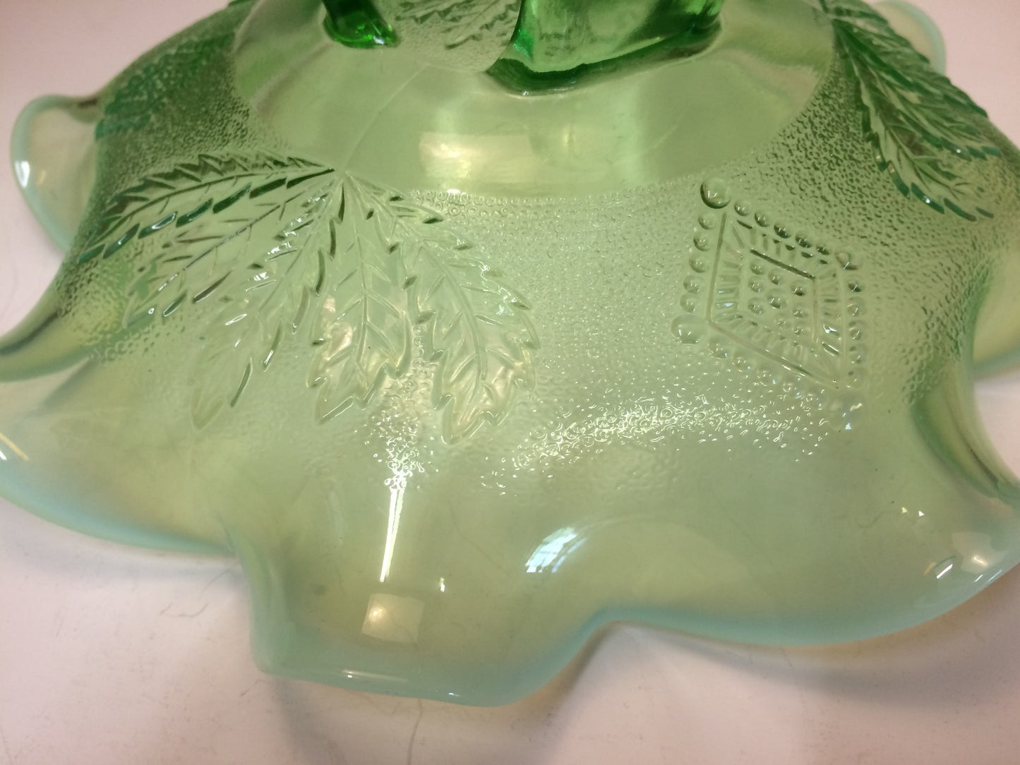 JEFFERSON GLASS  Ruffled  Green OPALESCENT Leaf & Diamond 3 footed 8-3/8" Bowl