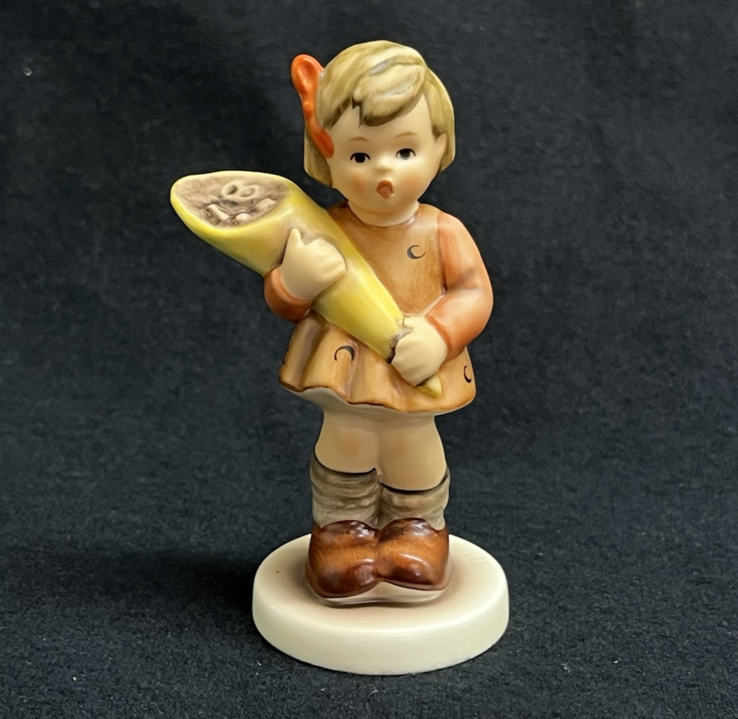 1992 M.I. Hummel Exclusive Goebel "A Sweet Offering" Porcelain Figurine #549 3/0