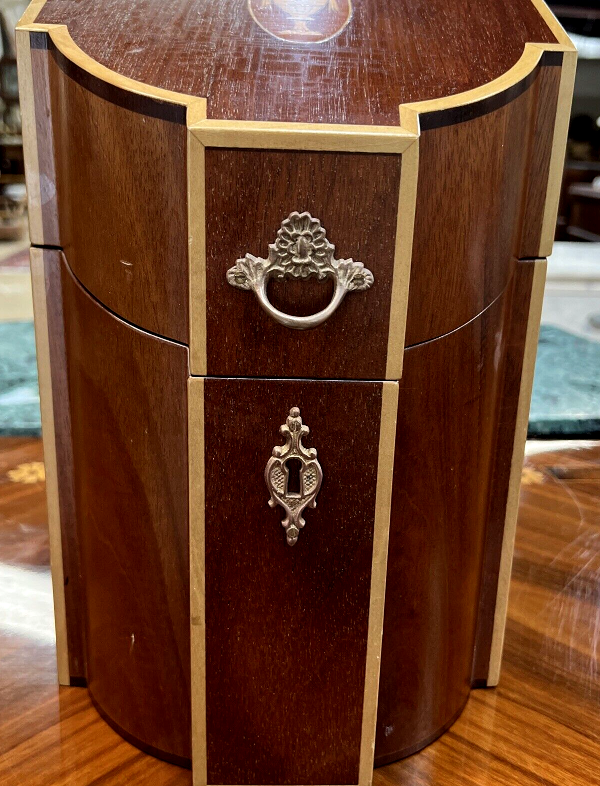 Neoclassical Hepplewhite style Open Mahogany Knife Box Storage