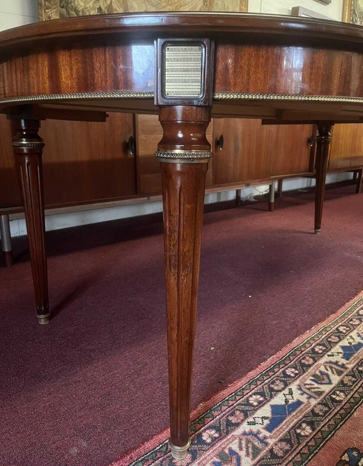 French Louis XVI Style Mahogany 44” Round High Gloss Dining Table w/ 2 Leaves