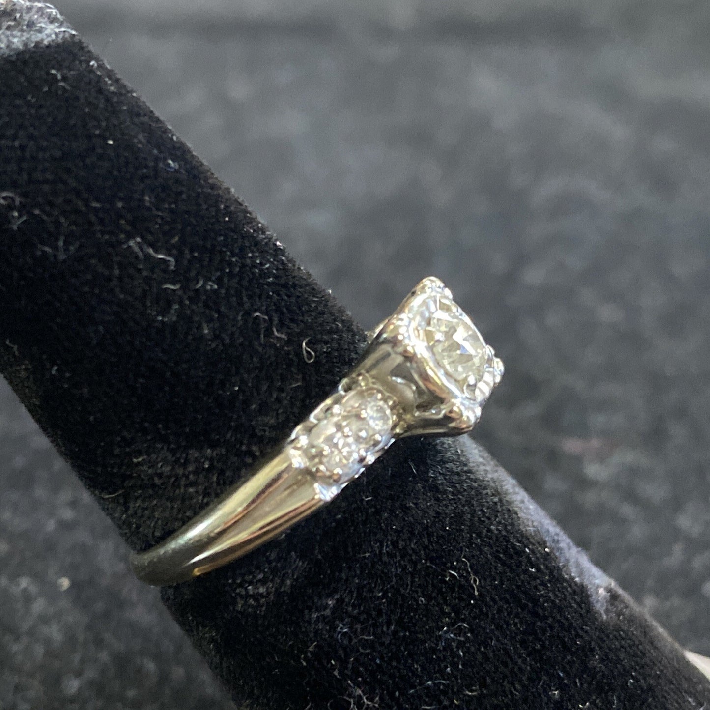 3.7g 14K White Gold Diamond Wedding Ring Size 6.25