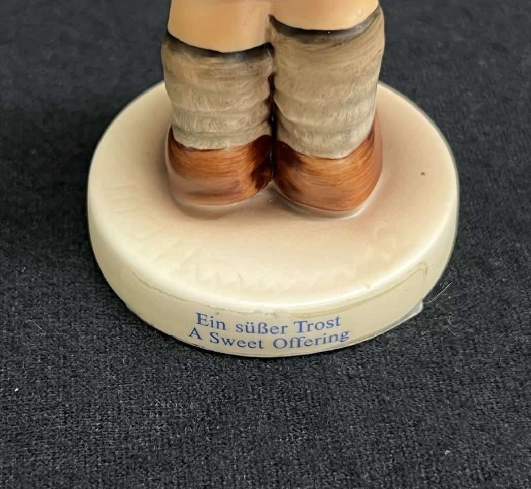 1992 M.I. Hummel Exclusive Goebel "A Sweet Offering" Porcelain Figurine #549 3/0