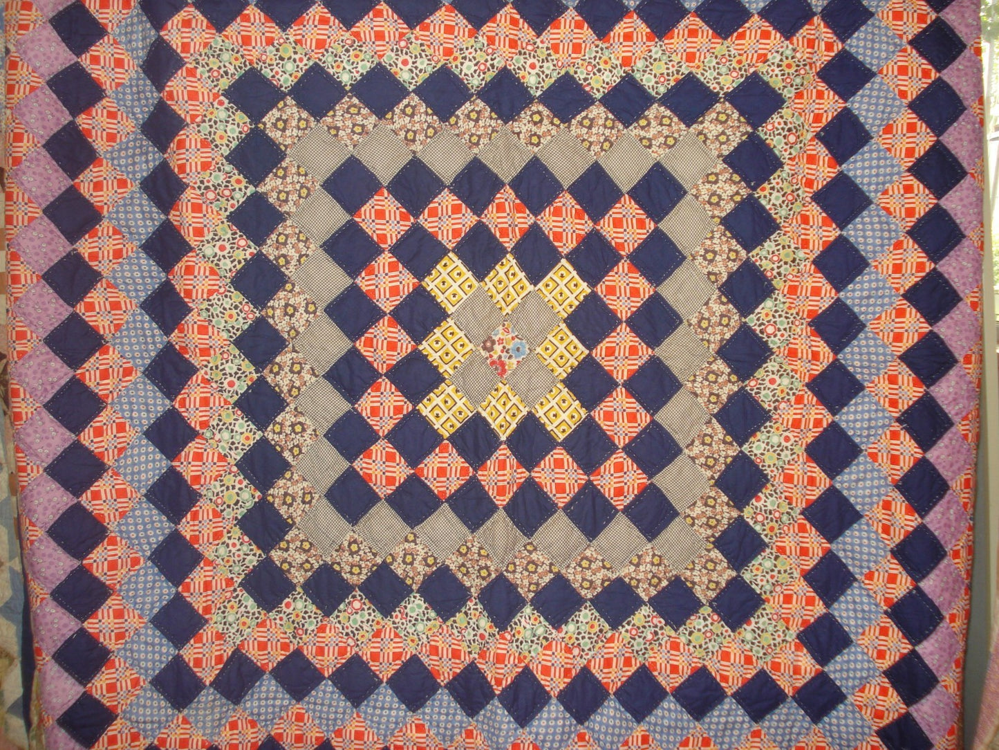 HANDSTITCHED PATCHWORK APPLIQUE DIAMOND PATTERN QUILT BEDSPREAD