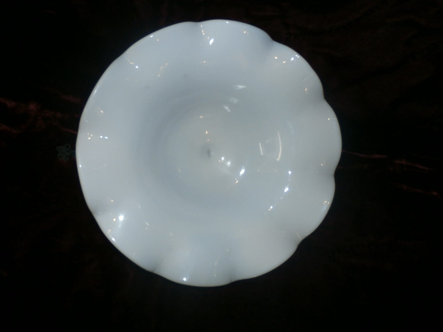ANTIQUE VINTAGE OIL KEROSENE MILK GLASS RUFFLED SMOKE BELL