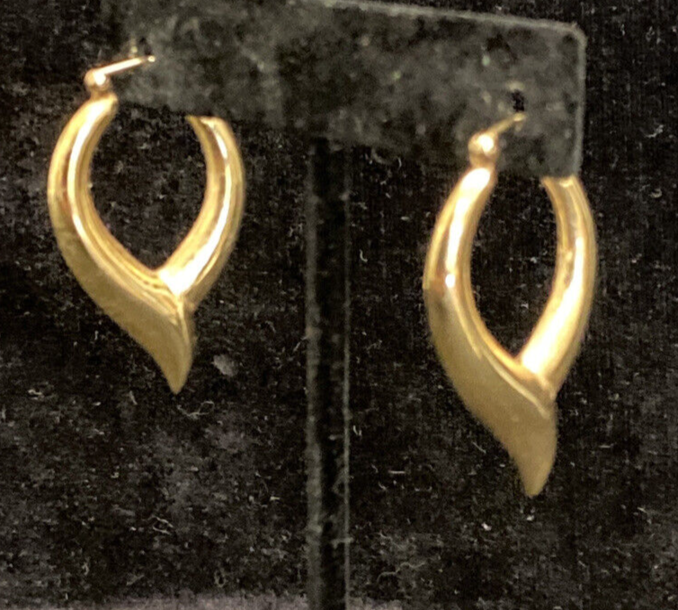 14K Yellow Gold "V" Shaped Hoop Pierced Earrings Vtg  3.8g  1.5" x 1"  Exc CB15