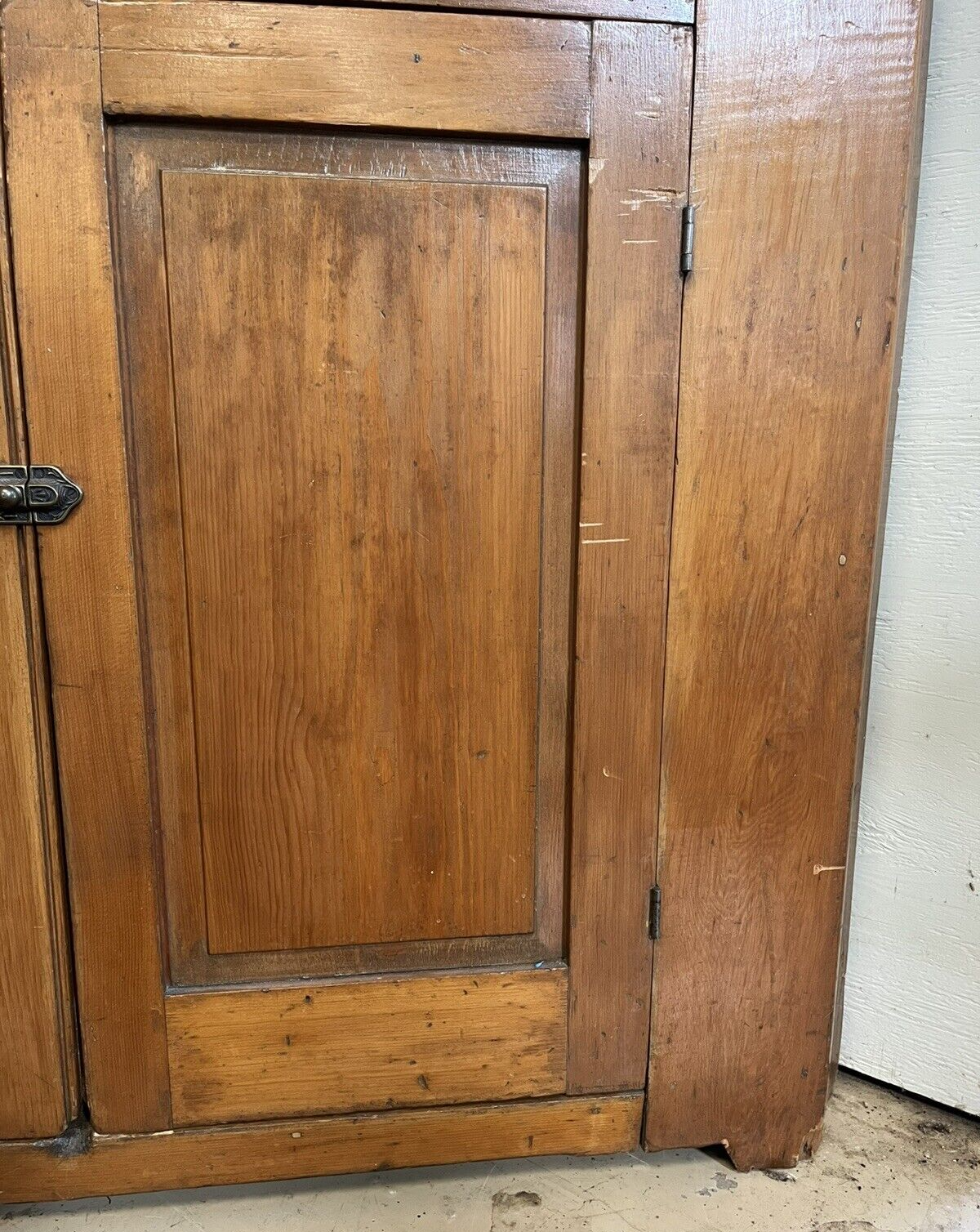 AMERICAN FEDERAL PINE & MAPLE CORNER CUPBOARD 81.5" High