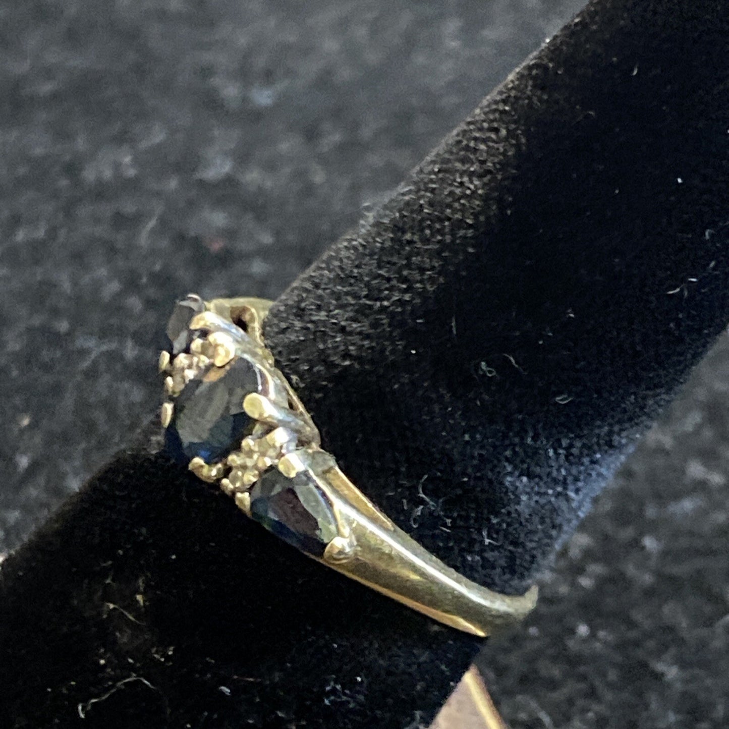 10K Yellow Gold Size 7.75 Sapphire Ring 2.7g