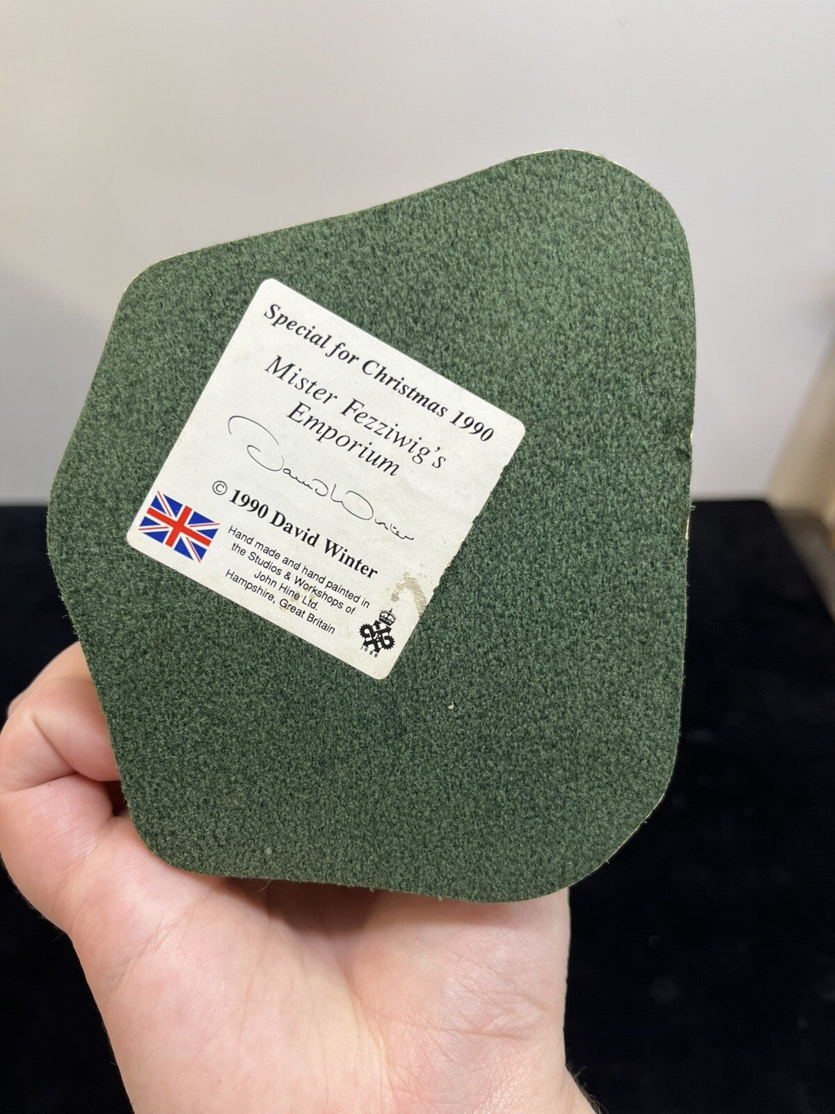 VINTAGE DAVID WINTER COTTAGES MISTER FEZZIWIGS EMPORIUM - ORIGINAL BOX  COA 1990