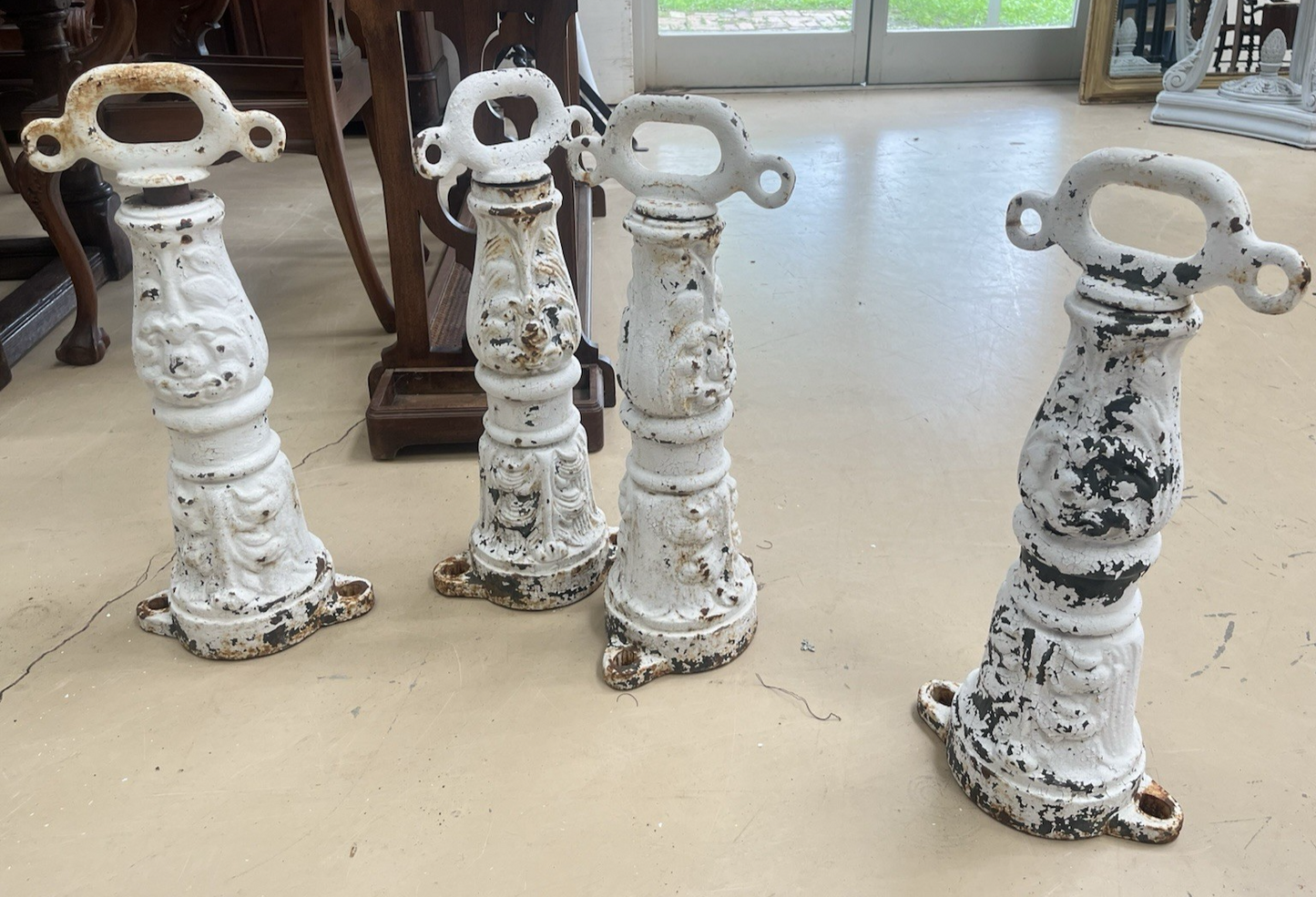 WHITE PAINTED FRENCH CAST IRON FOLIATED STANCHION BOLLARD POST 24.5"