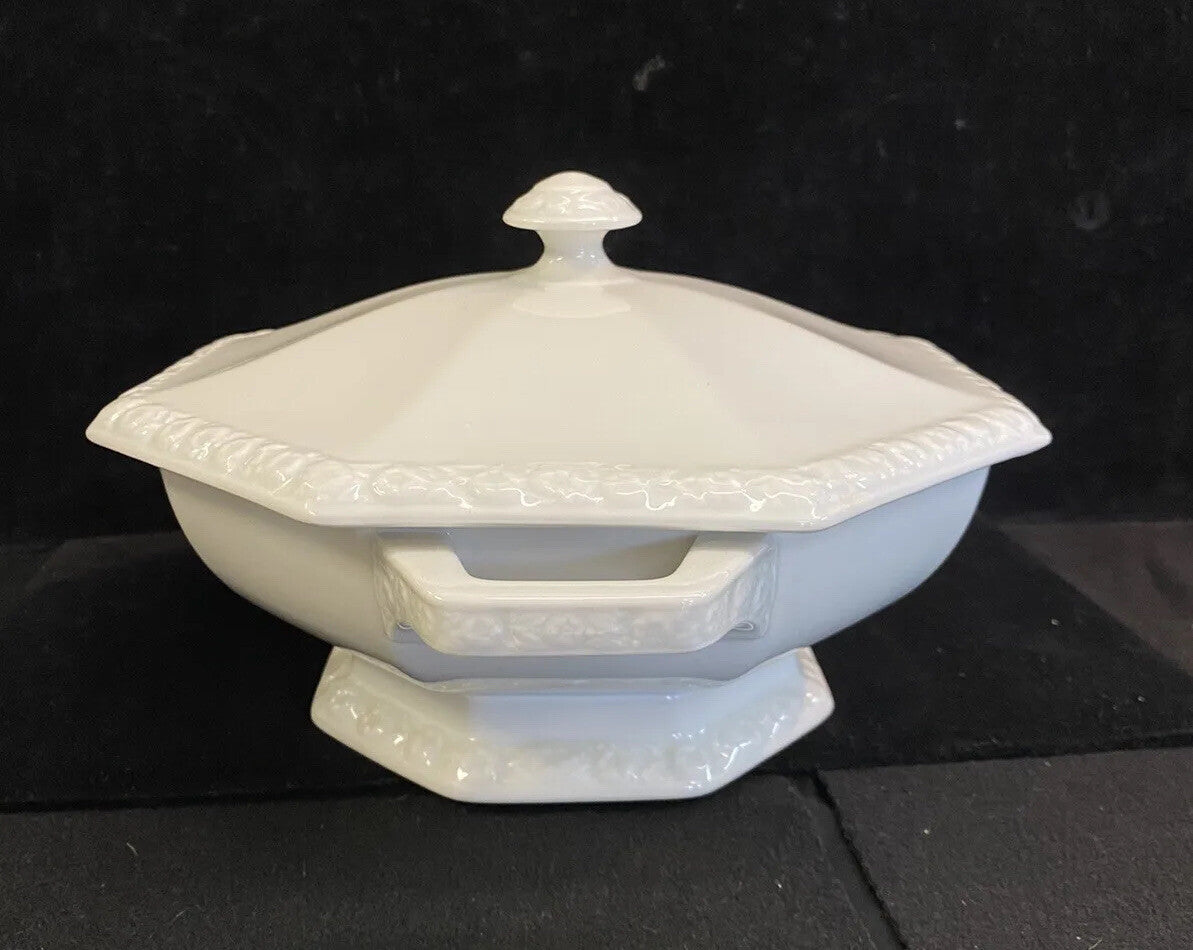 Rosenthal Classic Rose- Maria White Vintage Round Covered Medium Vegetable