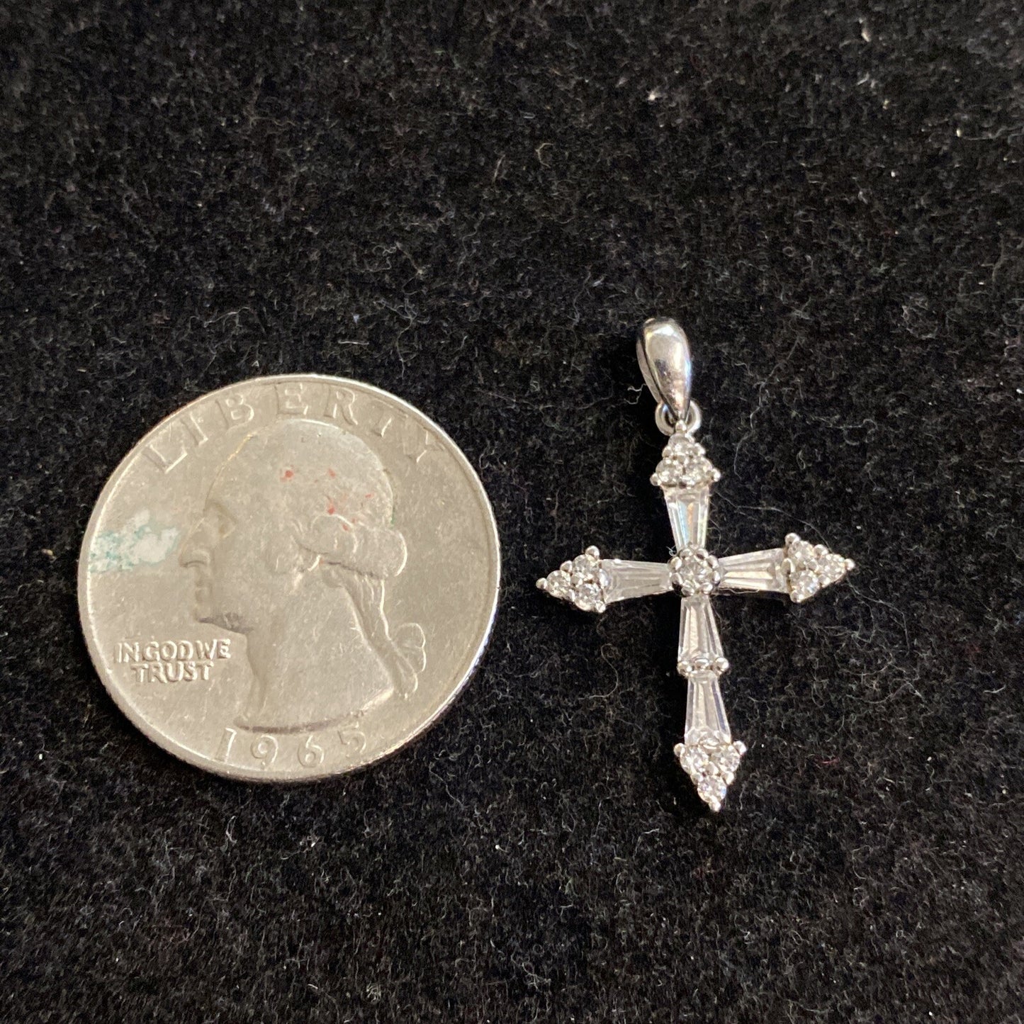 Sterling Silver 925 CZ Stone Cross Shaped Pendant 1.7g