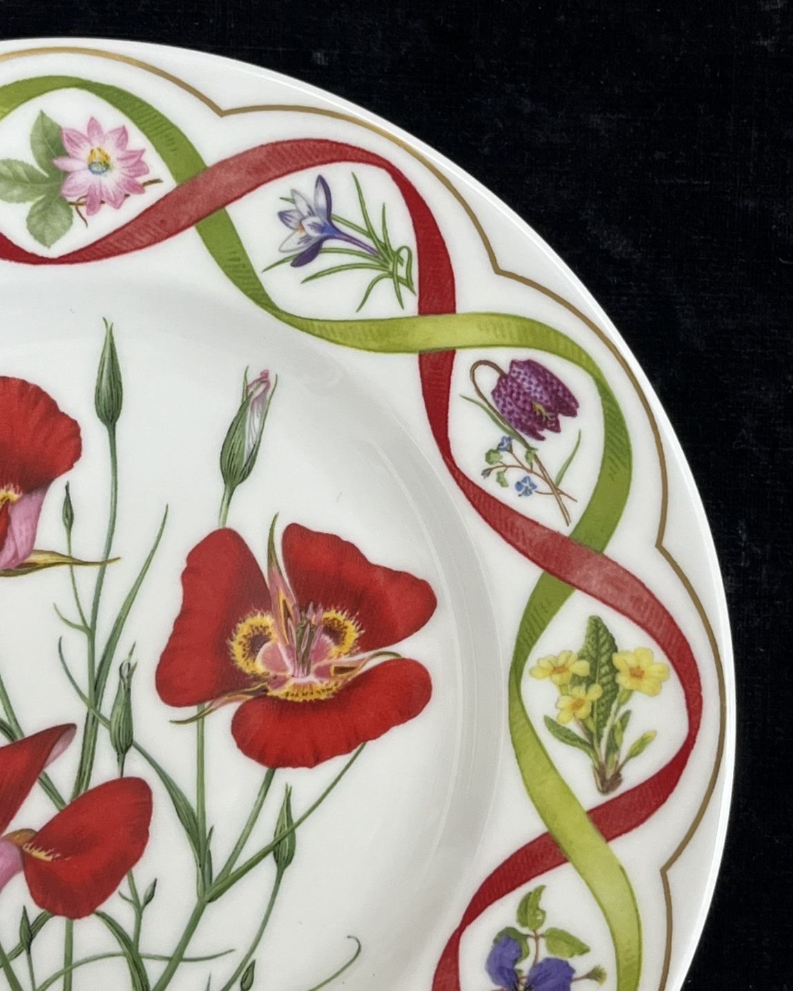Wedgwood "The Flower Artists of Kew" Mariposa Lilies Plates Set of 2 - 8.25"