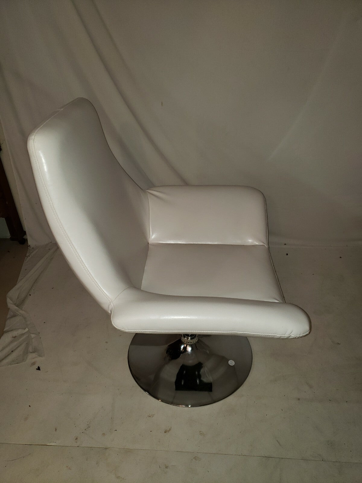 Eero Saarinen style Mid Century Modern White Chair