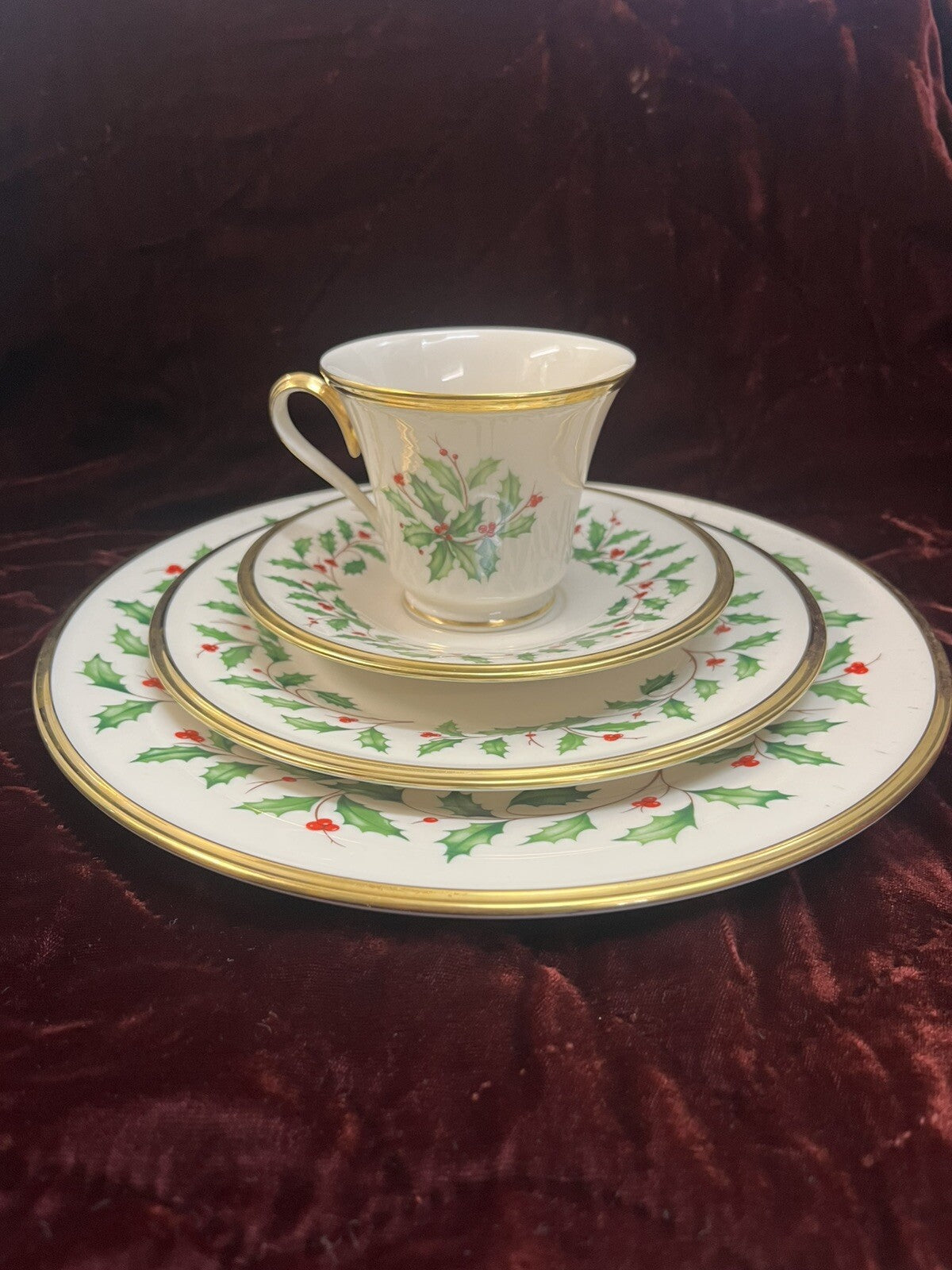 Lenox USA Fine China Christmas Holiday Salad / Dessert Plate 8 1/8"