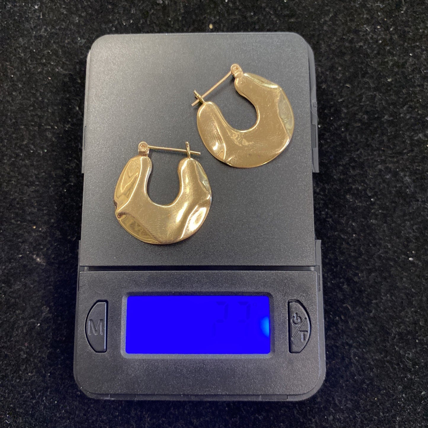 14K Gold Flat Hoop Pierced Earrings 2.3g CB18