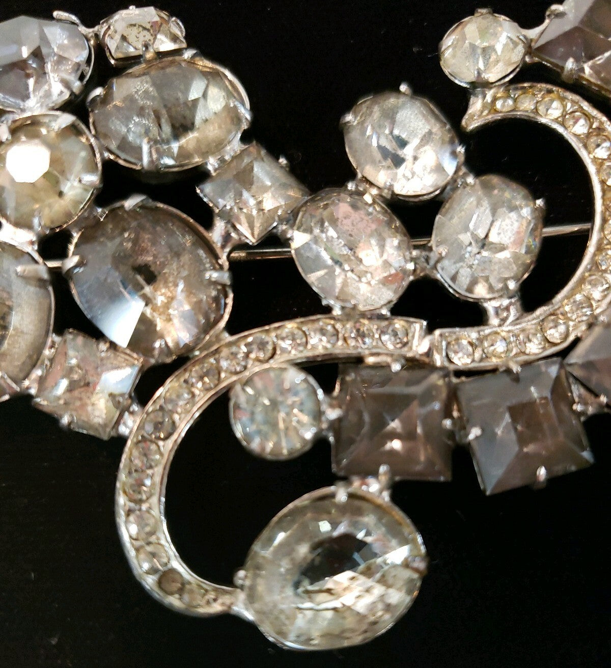 Vintage Signed Weiss Smoky Gray & Crystal Rhinestone Brooch Prong Set