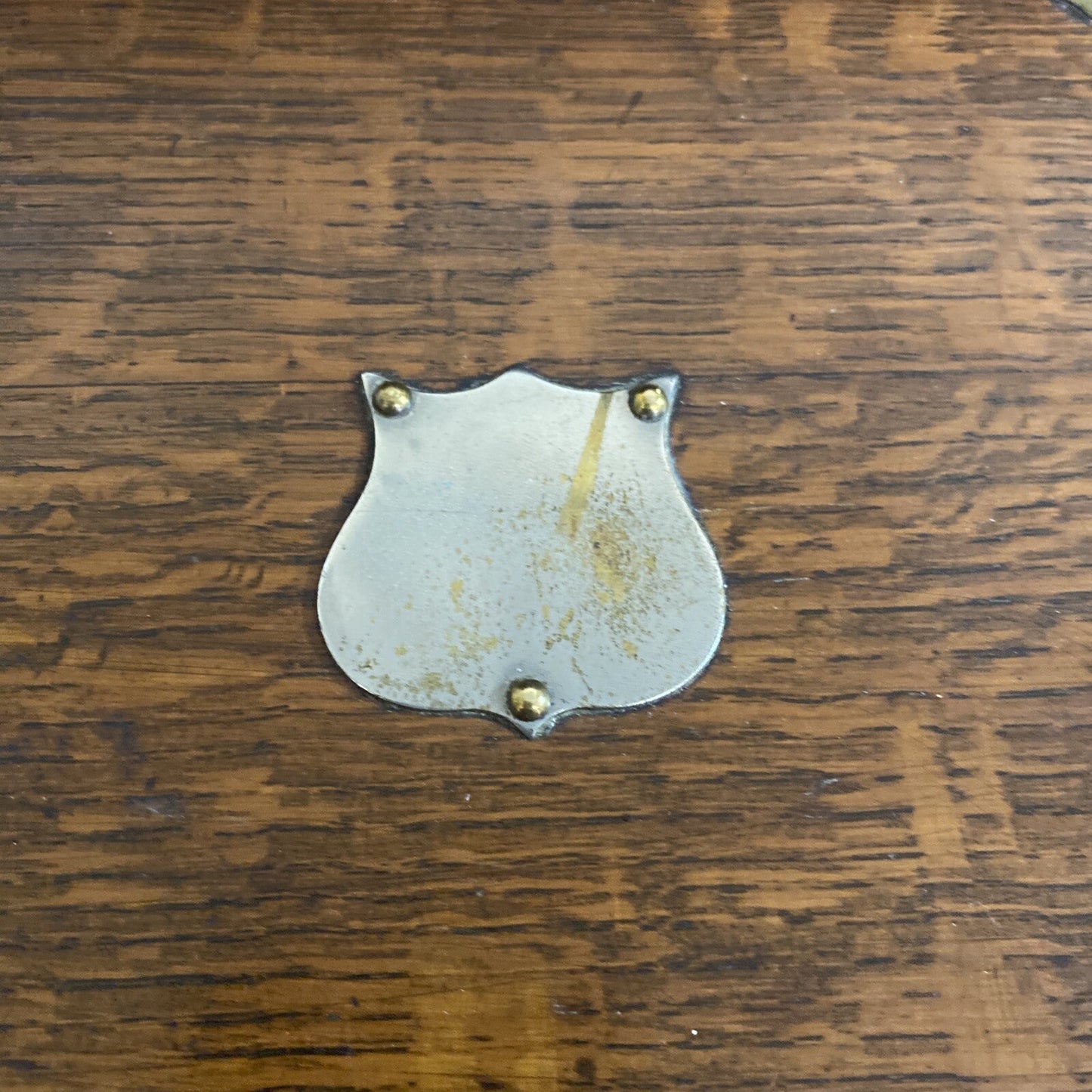 ENGLISH EDWARDIAN GILT METAL-MOUNTED OAK SMOKERS BOX CADDIE CHEST