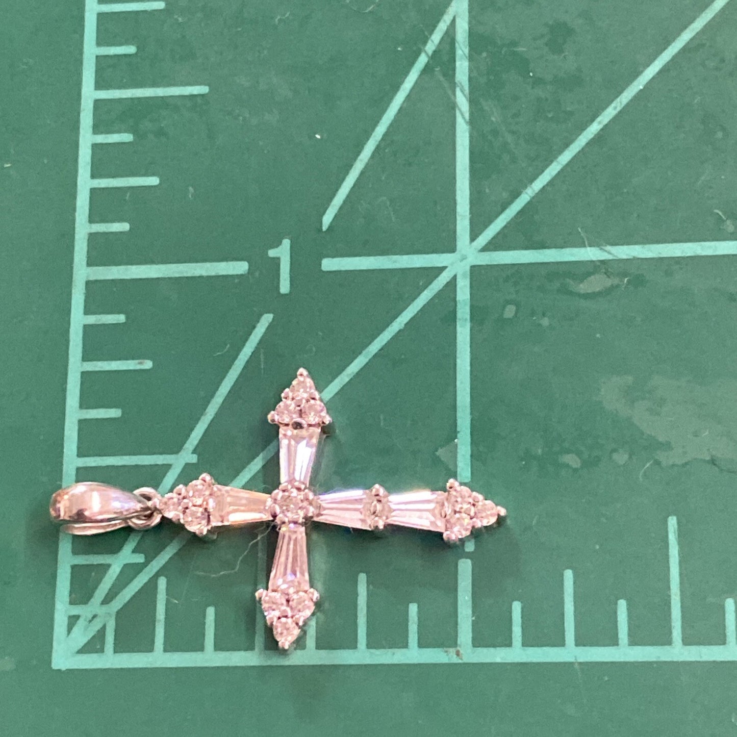 Sterling Silver 925 CZ Stone Cross Shaped Pendant 1.7g